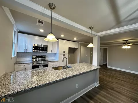 305 E Broad St, Winder, GA 30680 photo 3