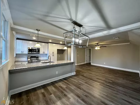 305 E Broad St, Winder, GA 30680 photo 9