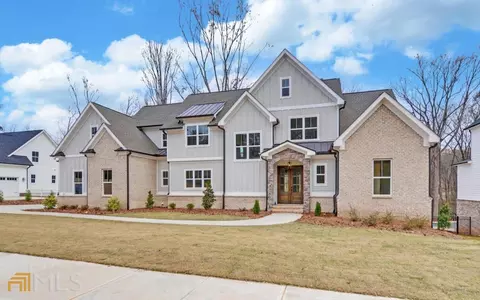 862 Walnut River Trl, Hoschton, GA 30548