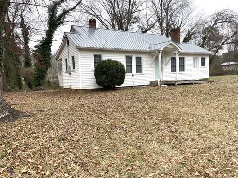 209 Walnut St, Cornelia, GA 30531 photo 2
