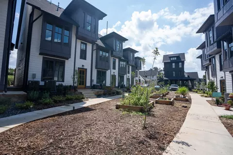 1945 Galt Cmns, Kennesaw, GA 30144