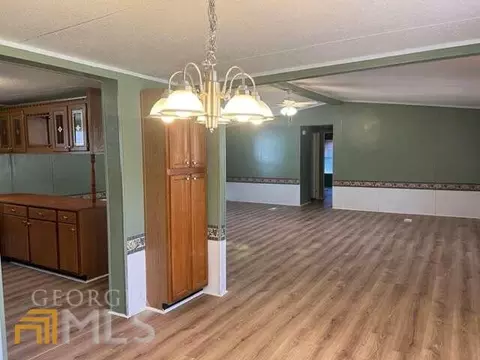 320 Stonegate Dr, Winder, GA 30680 photo 9