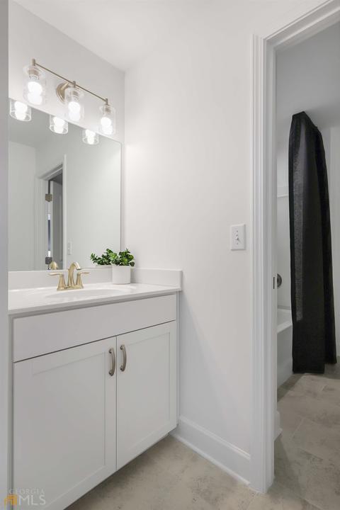 215 Mackenzie Ct, Covington, GA 30016 photo 7