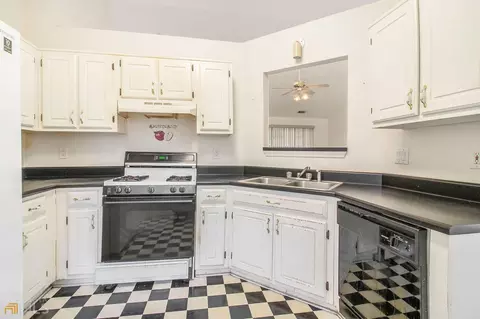 1291 Daffodil Ln, Hampton, GA 30228 photo 4
