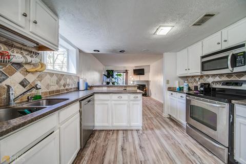 3070 Meadow Mere W, Chamblee, GA 30341 photo 10