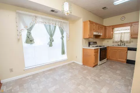 6495 Mill Ct, Morrow, GA 30260 photo 3
