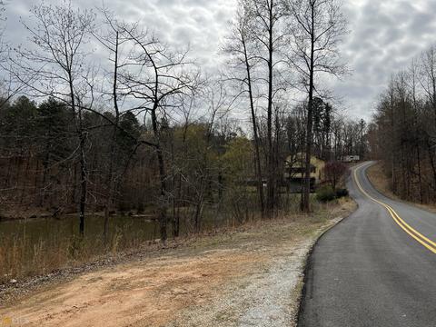 79 Thrasher Dr, Toccoa, GA 30577 photo 4