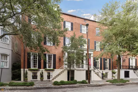 22 W Harris St, Savannah, GA 31401
