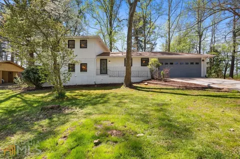 6275 Queens Rd, Douglasville, GA 30135