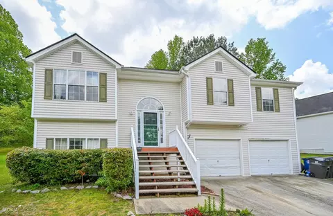 7330 Essex Dr, Douglasville, GA 30134