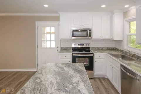 198 E Wright St, Winder, GA 30680 photo 14