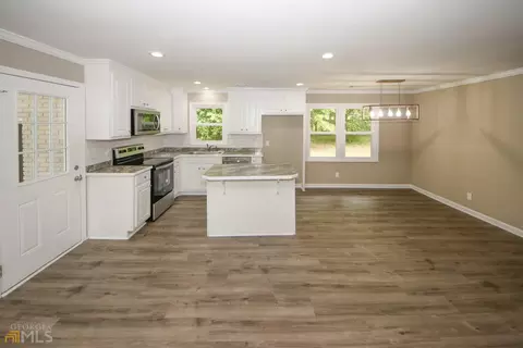 198 E Wright St, Winder, GA 30680 photo 4