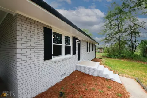198 E Wright St, Winder, GA 30680 photo 2