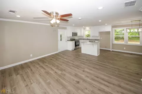 198 E Wright St, Winder, GA 30680 photo 3