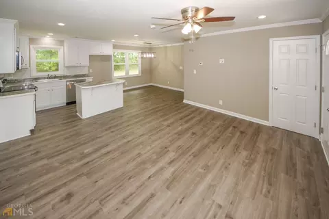 198 E Wright St, Winder, GA 30680 photo 5