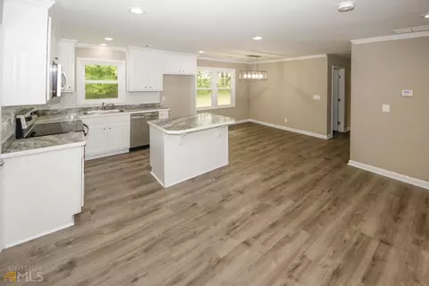 198 E Wright St, Winder, GA 30680 photo 7