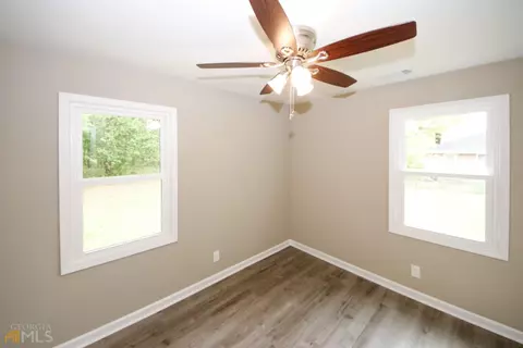198 E Wright St, Winder, GA 30680 photo 17