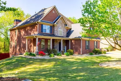 930 Edgewater Dr, Loganville, GA 30052
