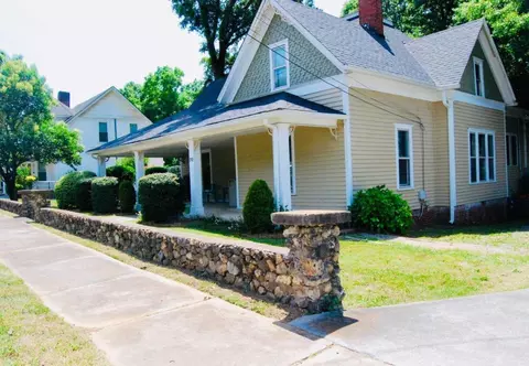 712 College St, Calhoun, GA 30701