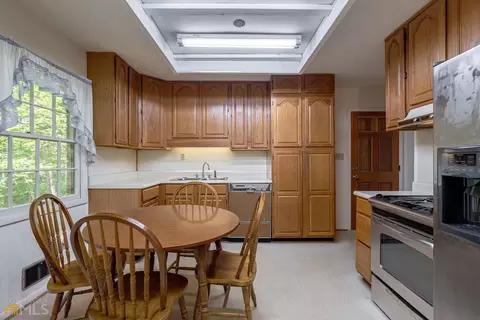 4024 Longview Dr, Chamblee, GA 30341 photo 9