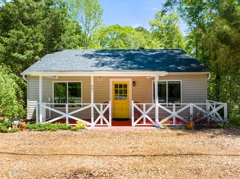 881 E Doyle St, Toccoa, GA 30577 photo 2