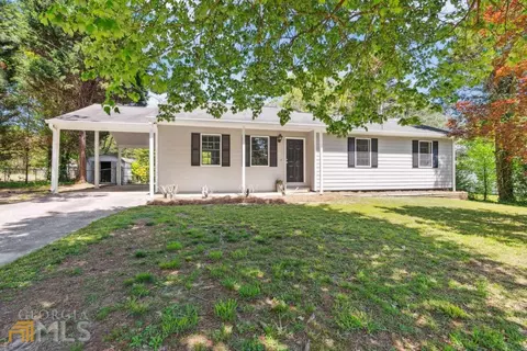 2727 Aruba Dr, Powder Springs, GA 30127
