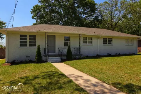 132 Clifford St, Loganville, GA 30052