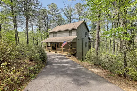 660 Long Mountain Dr, Lakemont, GA 30552
