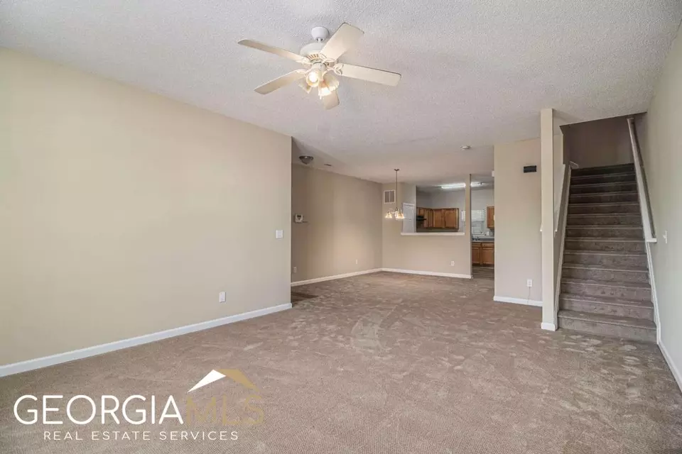  7672 Creekside Ln, Riverdale, GA 30296 photo 2