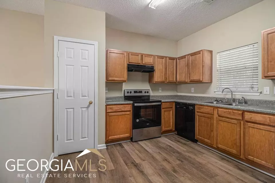  7672 Creekside Ln, Riverdale, GA 30296 photo 8