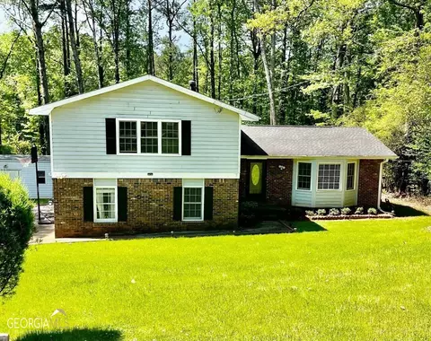 4008 Yellow Pine Dr SW, Lilburn, GA 30047