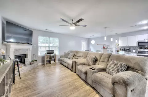 136 Avalon Dr, Calhoun, GA 30701 photo 2