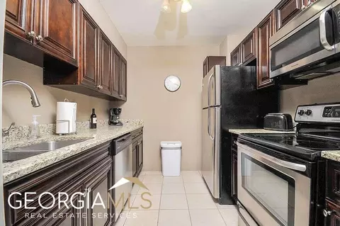 300 Peachtree St NE #17 J, Atlanta, GA 30308
