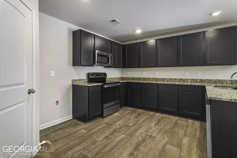 1068 Bluecoat Cir, Hampton, GA 30228 photo 4