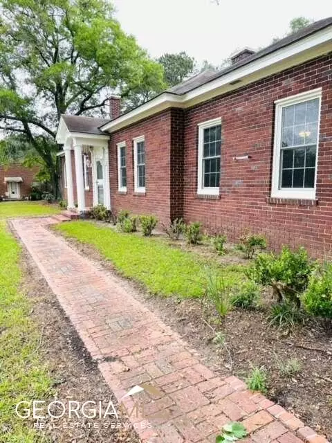 304 N Lanier St, Lyons, GA 30436 photo 3