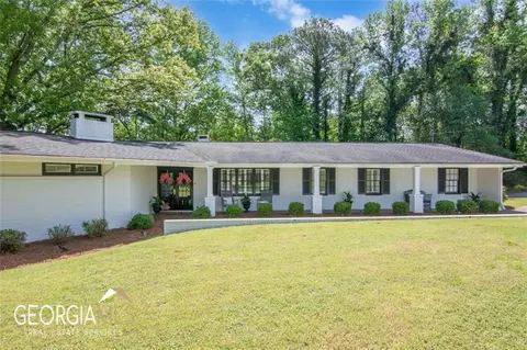 152 Lakeshore Dr, Hartwell, GA 30643