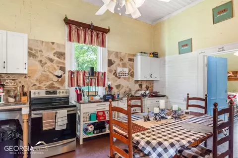 25 E Georgia Ave, Comer, GA 30629 photo 5