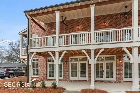 1083 Green St, Roswell, GA 30075