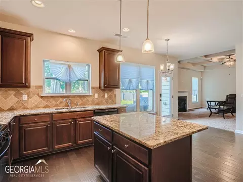 609 Toronto Cir, Hampton, GA 30228 photo 10