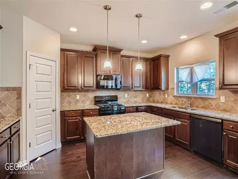 609 Toronto Cir, Hampton, GA 30228 photo 8