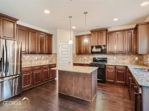 609 Toronto Cir, Hampton, GA 30228 photo 9