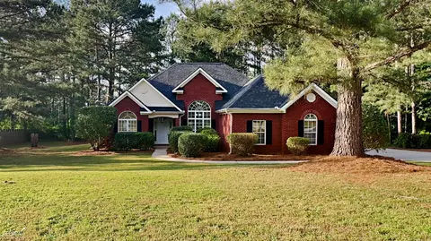 127 Lakeshore Ct, Mcdonough, GA 30252