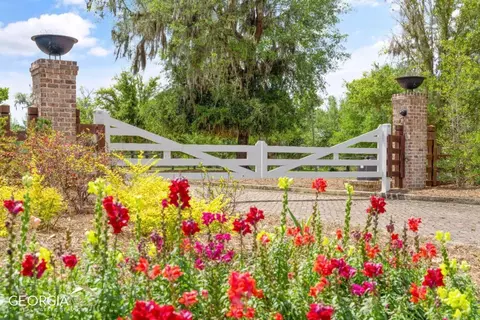 404 Salt Creek Way E, Brunswick, GA 31523