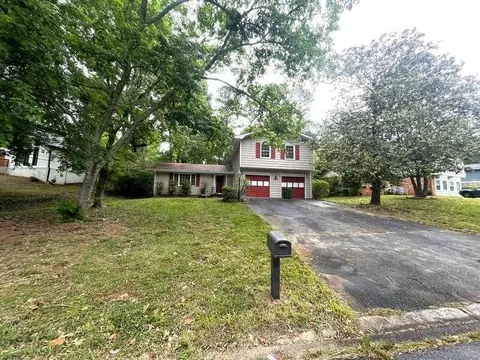 754 Rockborough Dr, Stone Mountain, GA 30083