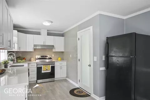 5954 Malibu Dr, Morrow, GA 30260 photo 9