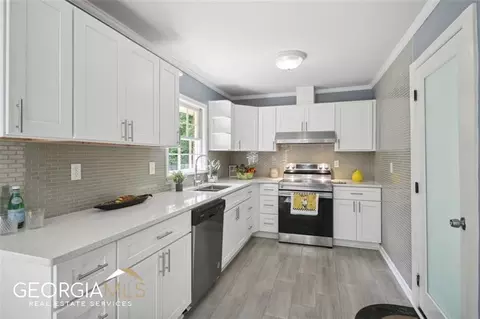 5954 Malibu Dr, Morrow, GA 30260 photo 8