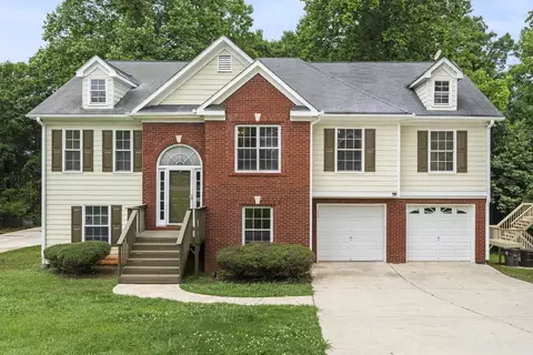 9461 Lakeview Ct, Douglasville, GA 30135