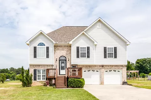 136 Peach Blossom Ln SE, Calhoun, GA 30701