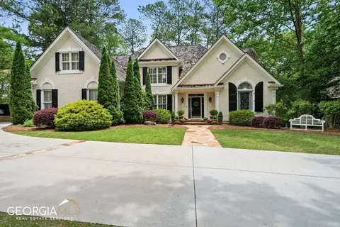 100 Grogans Lake Dr, Sandy Springs, GA 30350