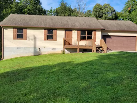 2944 Maverick Trl, Gainesville, GA 30507